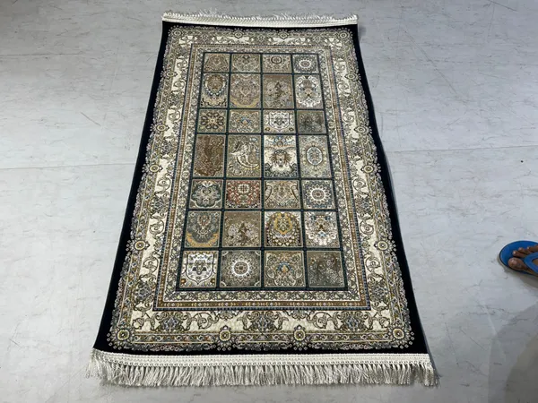 Hormeh_Iranian_Carpet_Rug_3x5