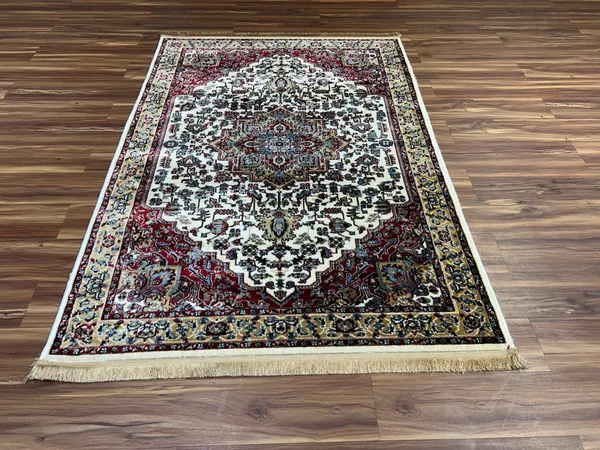 Varda_Persian_Carpet_Rug_4x6