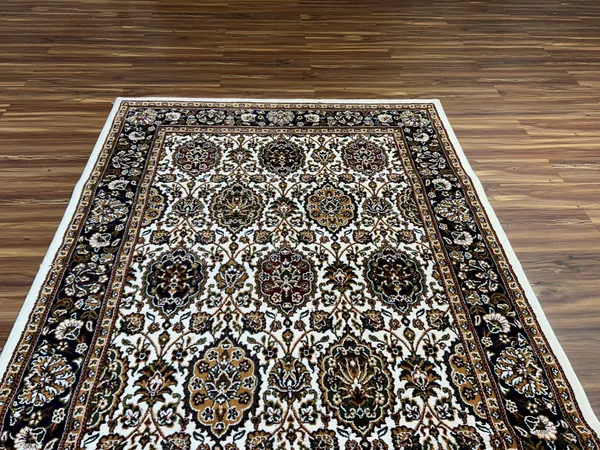 Munir_Persian_Carpet_Rug_5x7