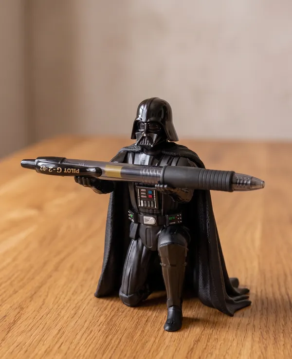 Darth_vader_pen_stand