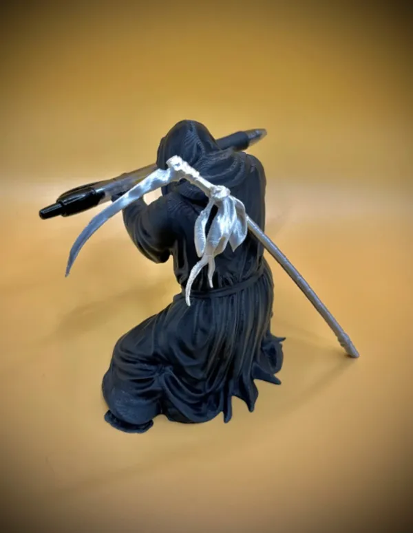 Grim_Reaper_pen_stand