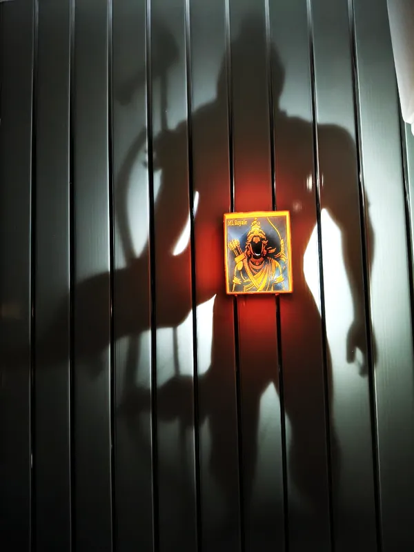 Lord_ram_Shadow_Wall_Lamp