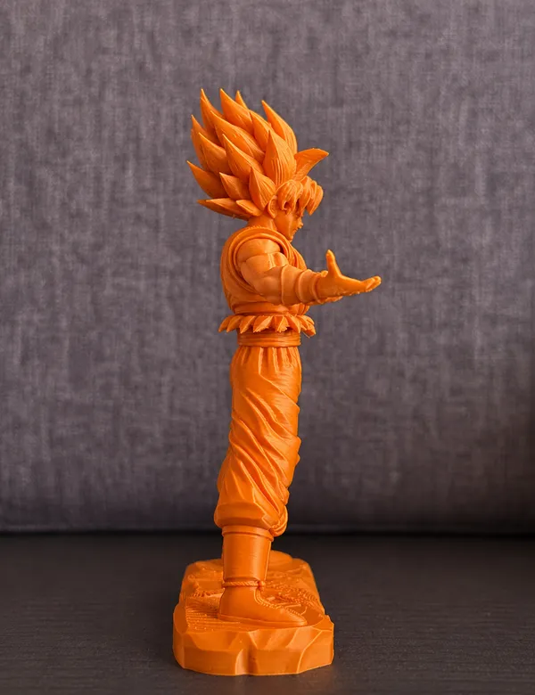 son_Goku_pen_stand