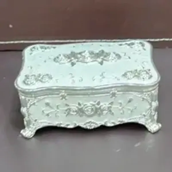 New_Model_White_Ginni_Box_4_3_2