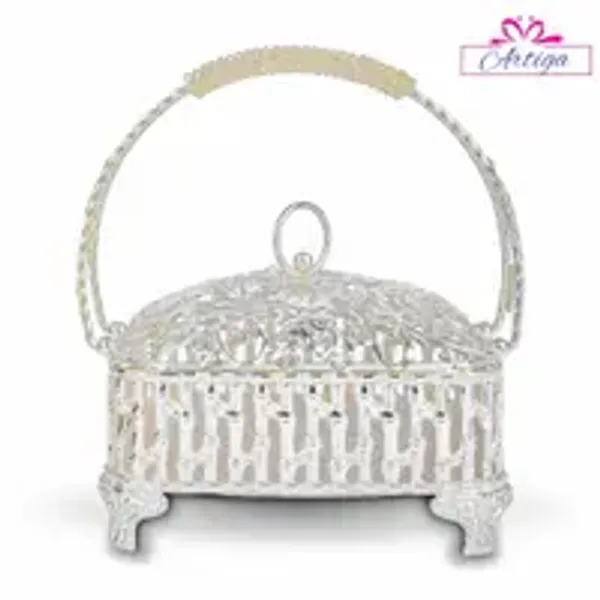 Handle_Metal_Candle_For_Chocolate_Candies