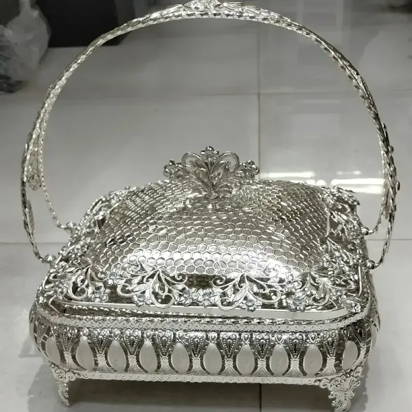 Handle_Basket_With_Lid