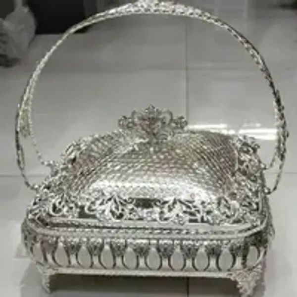 Handle_Basket_With_Lid