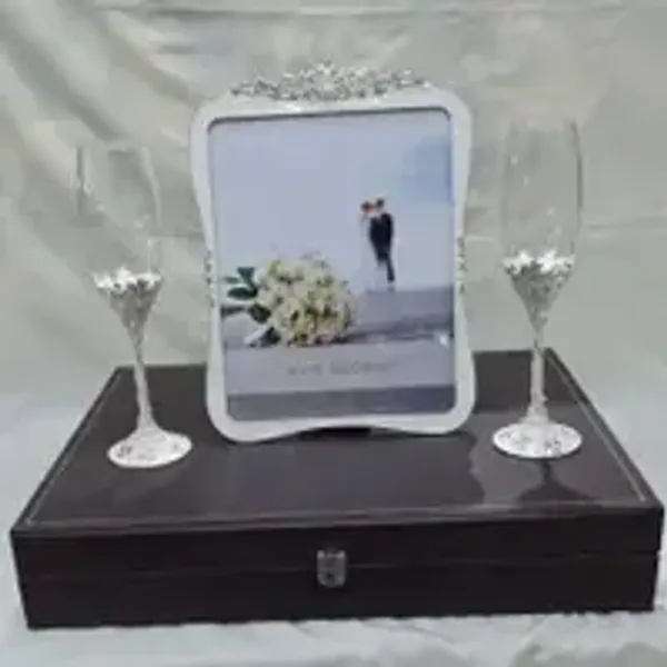 Anemal_Work_Champion_Glass_With_Frame