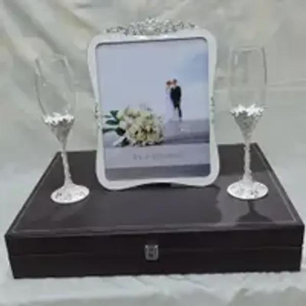 Anemal_Work_Champion_Glass_With_Frame