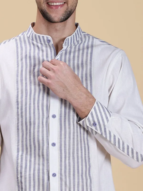 White_Linen_Regular_Fit_Striped_Kurta_Shirt_For_Men