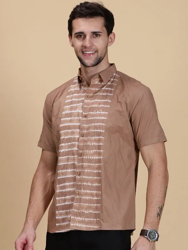 Brown_Cotton_Relaxed_Fit_Striped_Casual_Shirt_For_Men