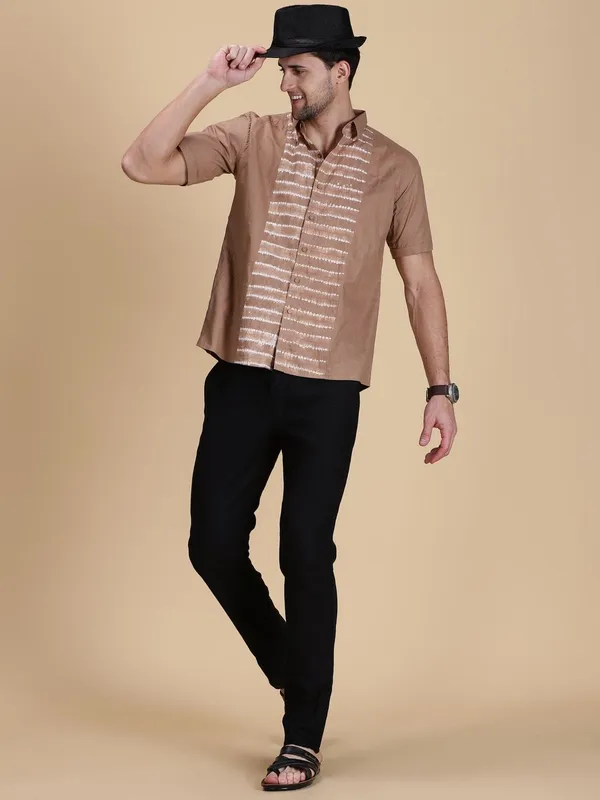 Brown_Cotton_Relaxed_Fit_Striped_Casual_Shirt_For_Men
