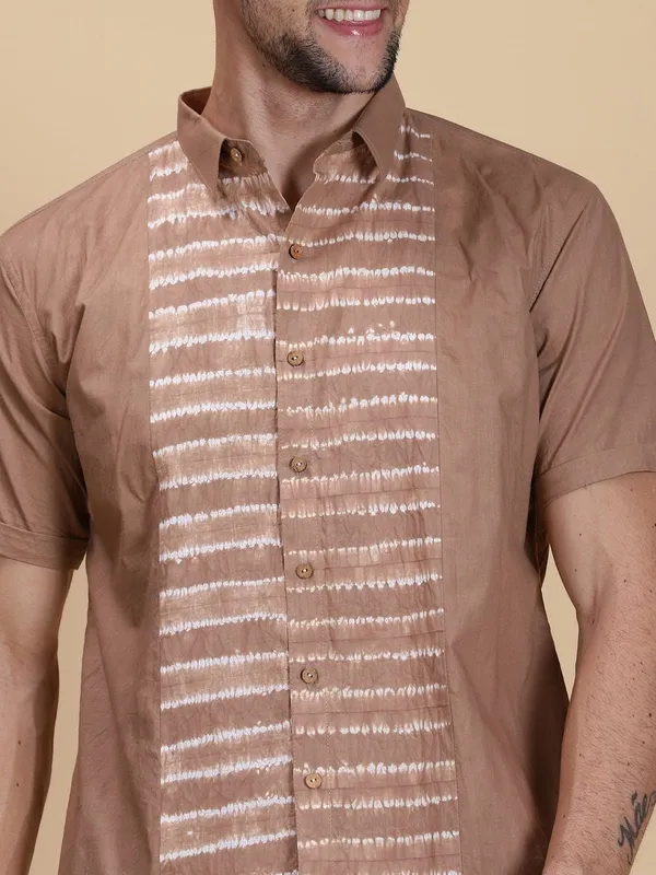 Brown_Cotton_Relaxed_Fit_Striped_Casual_Shirt_For_Men