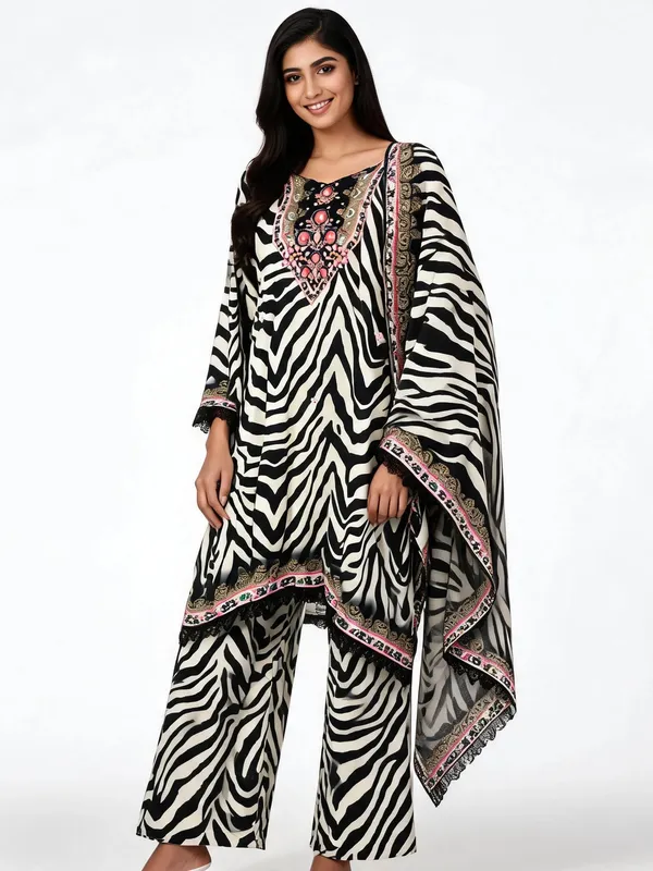 A-Line_Suit_Set_for_Women_-_Black_and_White_Muslin_Zebra_Print_|_Daily_Wear
