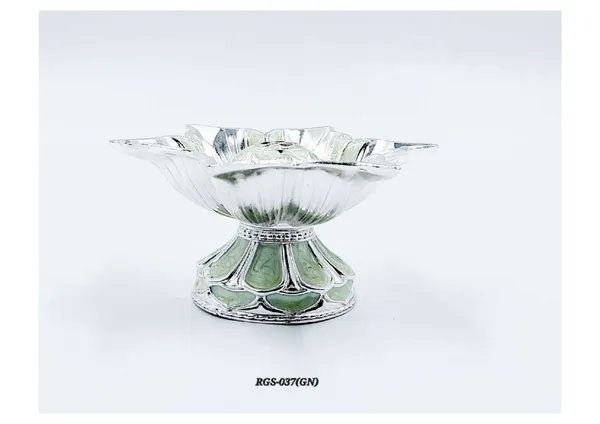 Metal_Decorative_Lotus_Design_Pedestal_Bowl