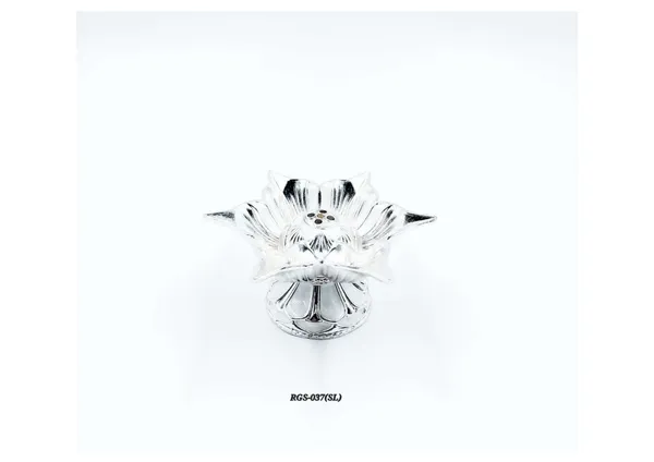 Metal_Traditional_Lotus_Design_Pooja_Diya_Silver