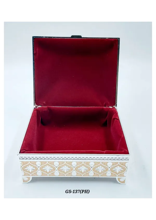 Metal_Ornate_Floral_Pattern_Jewellery_Box