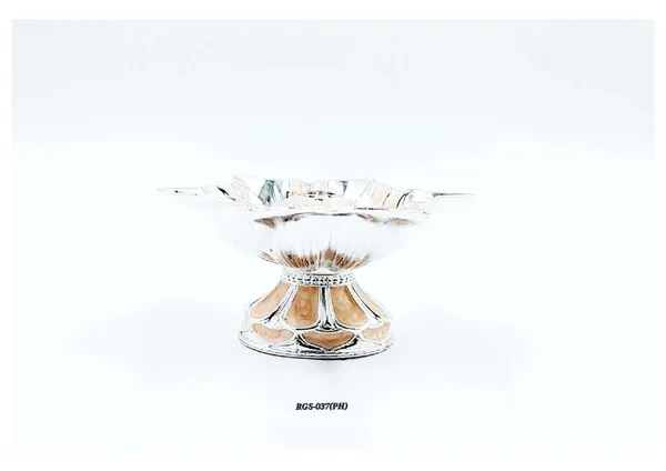 Metal_Traditional_Floral_Pattern_Decorative_Diya_Silver