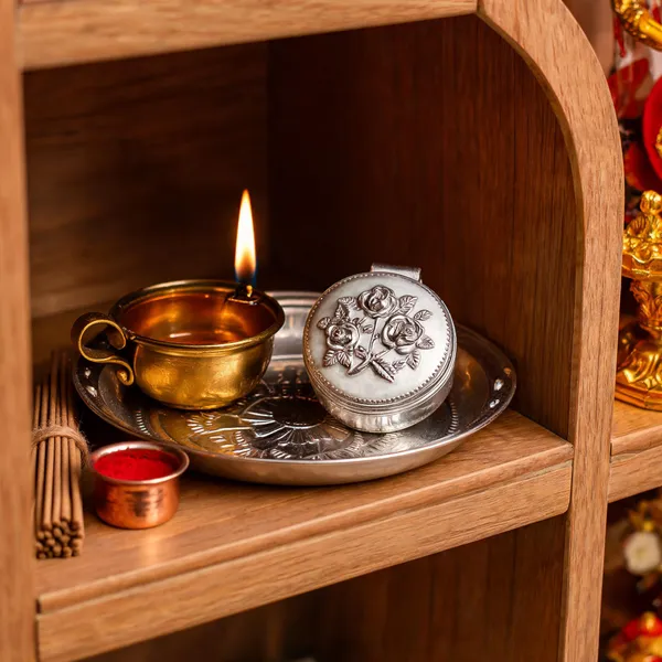 Metal_Floral_Round_Kumkum_Box