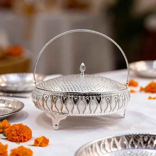 Metal_Ornate_Lidded_Serving_Basket