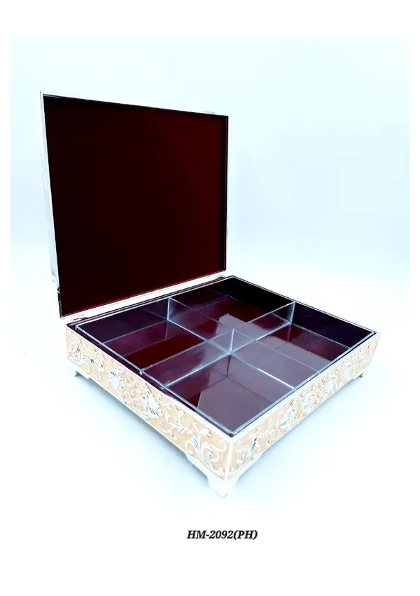 Metal_Decorative_Floral_Pattern_Compartment_Storage_Box