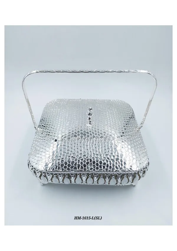 Metal_Ornate_Pattern_Decorative_Serving_Basket_Metallic