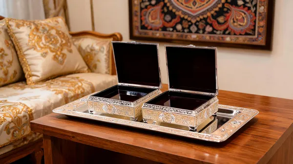 Metal_Floral_Pattern_Decorative_Tray_With_Two_Lidded_Boxes