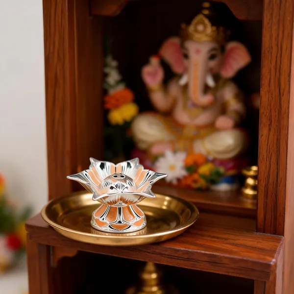 Metal_Traditional_Floral_Pattern_Decorative_Diya_Silver