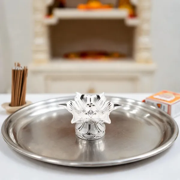 Metal_Traditional_Lotus_Design_Pooja_Diya_Silver
