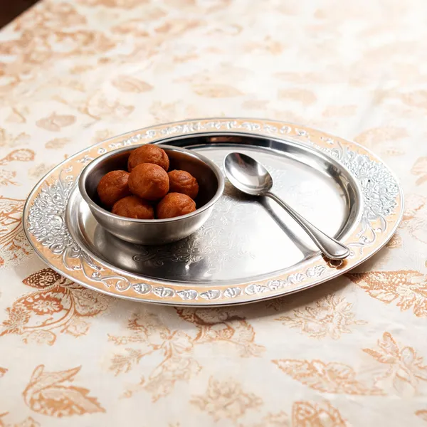 Metal_Decorative_Floral_Oval_Serving_Tray