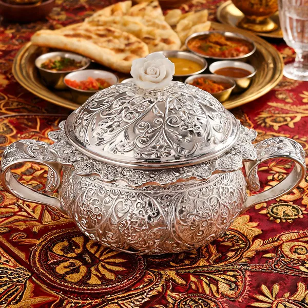 Metal_Ornate_Silver_Covered_Serving_Bowl