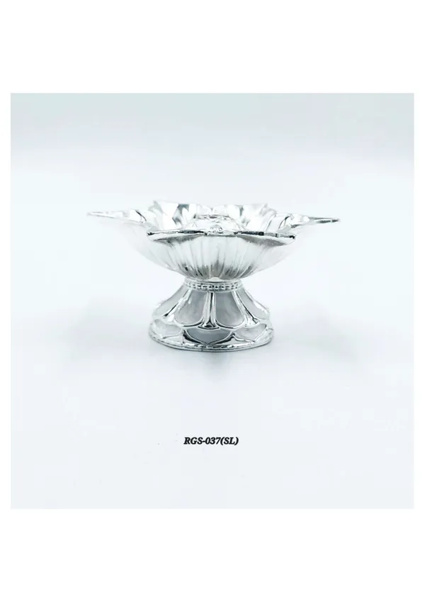 Metal_Traditional_Lotus_Design_Pooja_Diya_Silver