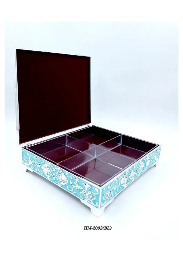 Metal_Ornate_Floral_Pattern_Storage_Box