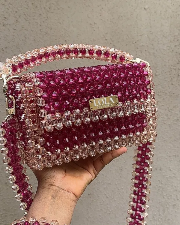 Handmade_Crystal_Beaded_Shoulder_Bag_–_Dual-Tone_Red_&_Clear_Ombré_Clutched_Crossbody_Bag_with_Gold_Chain