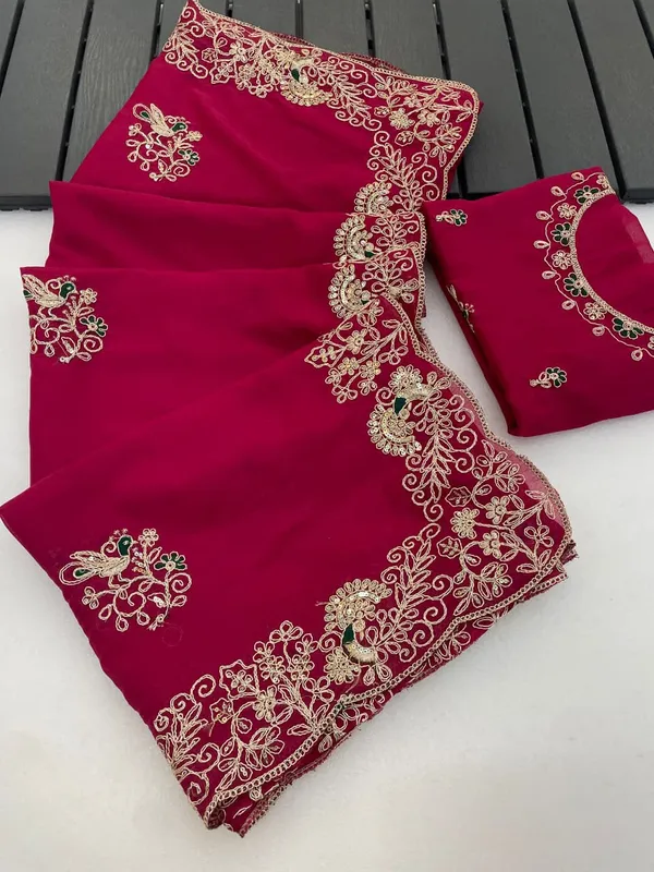 Magenta_Embroidered_Saree_With_Blouse_Piece