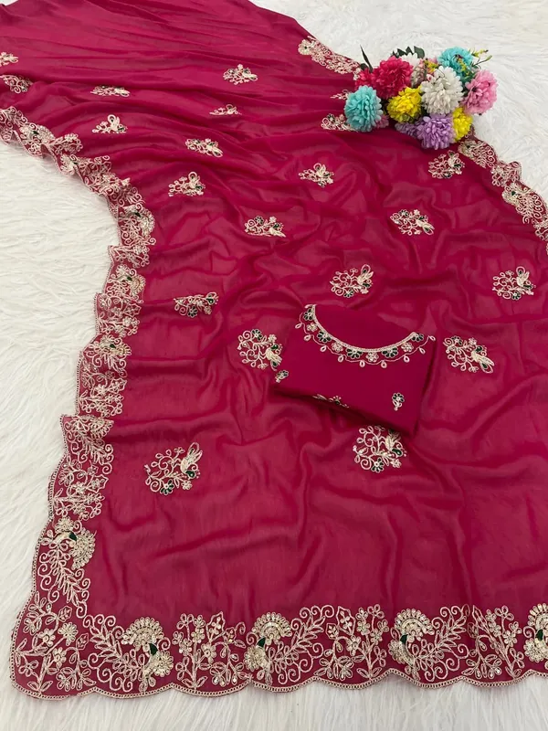 Magenta_Embroidered_Saree_With_Blouse_Piece