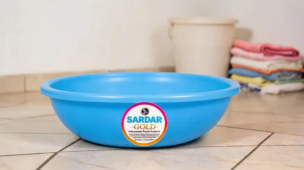 Blue_Plastic_Utility_Tub_For_Water_Storage_&_Serving