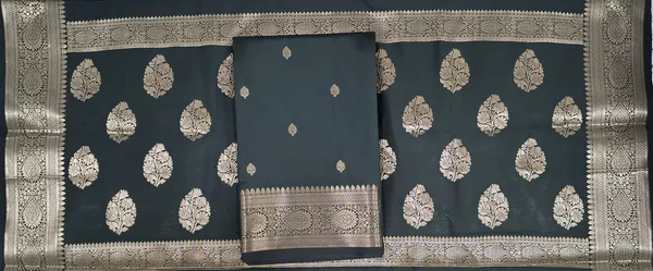 Banarasi_Woven_Katan_Silk_Saree_with_Rose_Gold_Zari_Border_and_Pallu