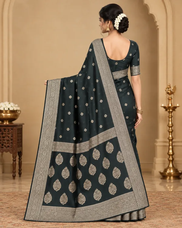 Banarasi_Woven_Katan_Silk_Saree_with_Rose_Gold_Zari_Border_and_Pallu
