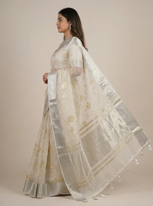 Banarasi_Woven_White_Organza_Chikankari_With_Rose_Golden_Border