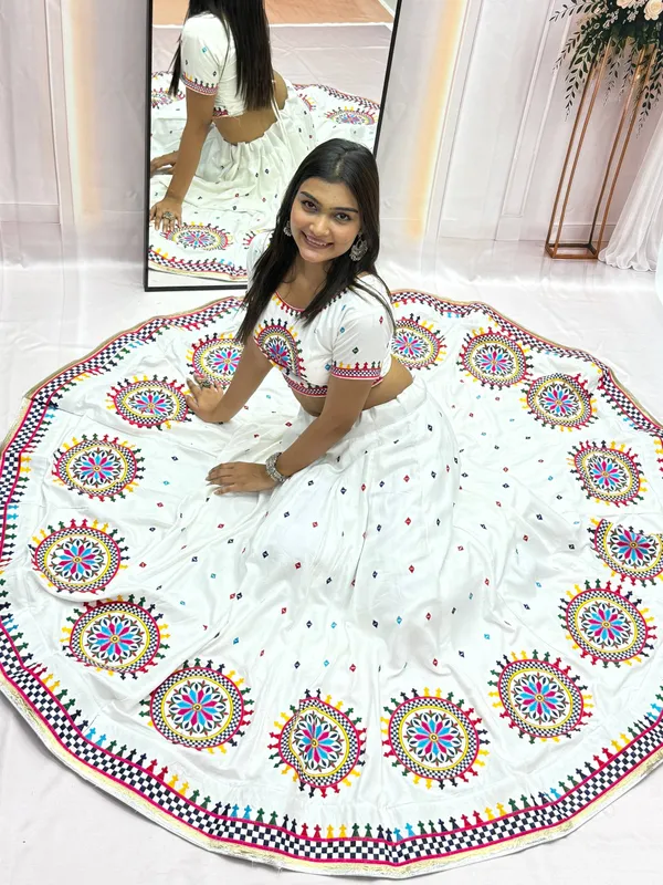 Off-White_Pure_Cotton_Heavy_Gamthi_Work_And_Lampi_Lace_Navratri_Lehenga_Choli_Set