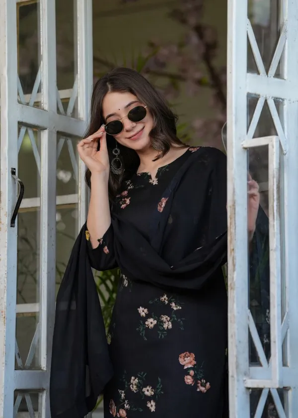 Black_French_Crepe_Elegant_Kurta_Pant_Set_With_Print
