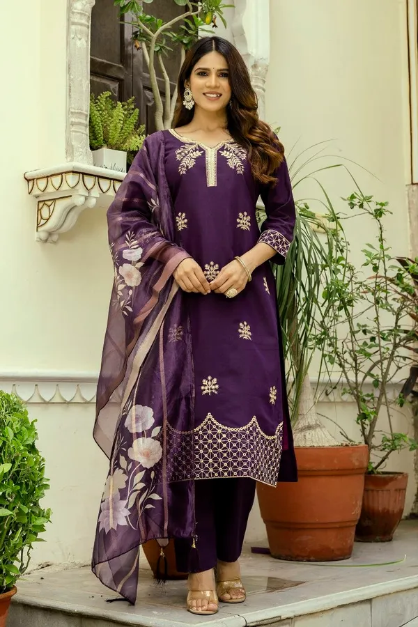Purple_Viscose_Chanderi_Embroidered_Kurti_Pant_Set_With_Jacquard_Organza_Dupatta