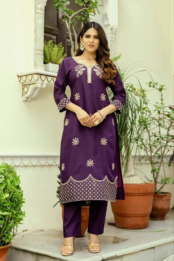 Purple_Viscose_Chanderi_Embroidered_Kurti_Pant_Set_With_Jacquard_Organza_Dupatta