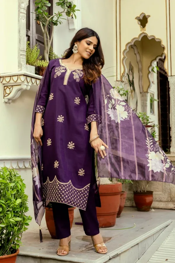 Purple_Viscose_Chanderi_Embroidered_Kurti_Pant_Set_With_Jacquard_Organza_Dupatta