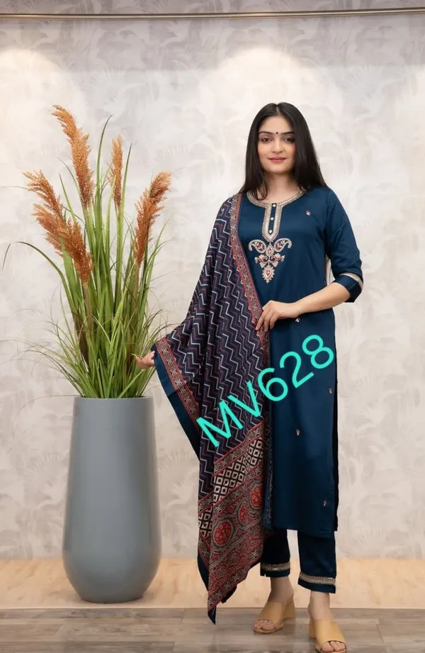 Blue_Embroidered_Chanderi_Kurti_Pant_Set