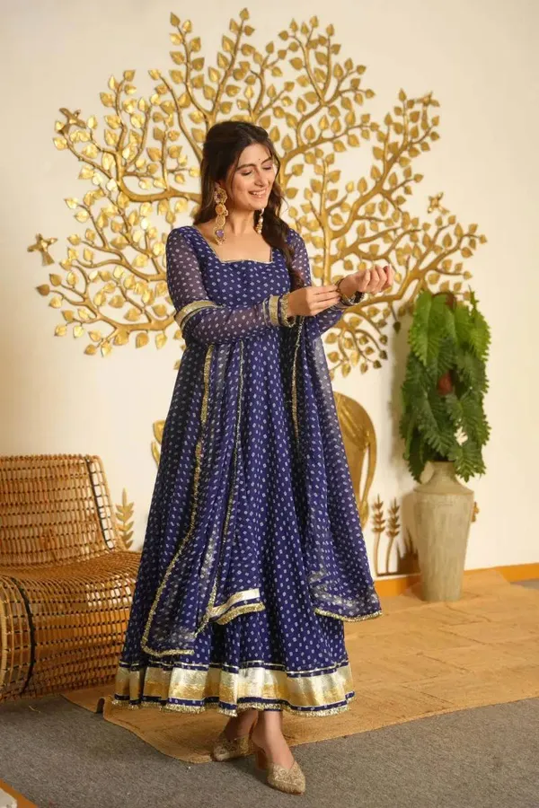 Women'S_Purple_Faux_Georgette_Anarkali_Suit_With_Gota_Patti_Lace_Dupatta