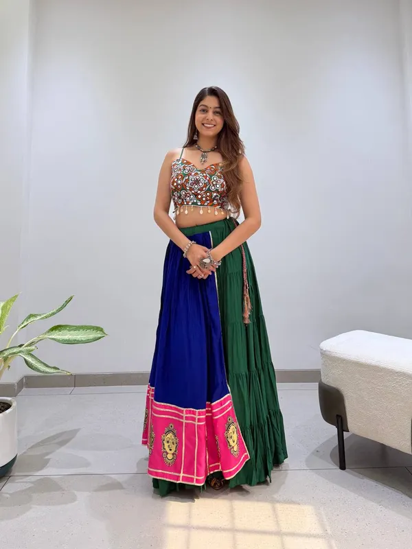 Multicolor_Printed_Crop_Top_And_Skirt_Set_For_Women