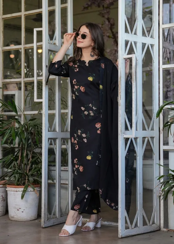 Black_French_Crepe_Elegant_Kurta_Pant_Set_With_Print