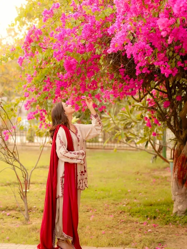 Beige_Roman_Silk_Thread_Work_Salwar_Suit